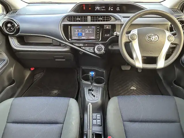 トヨタ アクア S 岡山県 2016(平28)年 16.7万km シルバーM 登録時走行距離166297km/ワンオーナー/純正ナビ/フルセグTV(AM/FM/CD/DVD/Bluetooth)/バックカメラ/ビルトインETC/ドライブレコーダー/トヨタセーフティセンスC/・プリクラッシュセーフティ/・オートマチックハイビーム/・レーンディバーチャーアラート/横滑り防止装置/純正フロアマット/電動格納ミラー/ヘッドライトレベライザー/ステアリングスイッチ/プッシュスタート/スマートキー