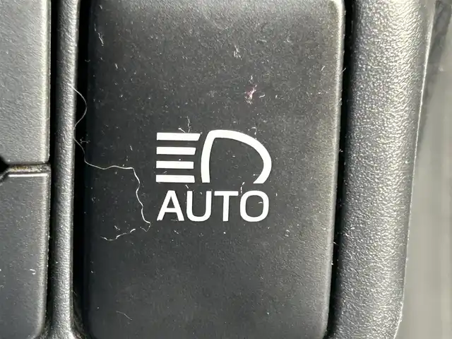 トヨタ アクア S 岡山県 2016(平28)年 16.7万km シルバーM 登録時走行距離166297km/ワンオーナー/純正ナビ/フルセグTV(AM/FM/CD/DVD/Bluetooth)/バックカメラ/ビルトインETC/ドライブレコーダー/トヨタセーフティセンスC/・プリクラッシュセーフティ/・オートマチックハイビーム/・レーンディバーチャーアラート/横滑り防止装置/純正フロアマット/電動格納ミラー/ヘッドライトレベライザー/ステアリングスイッチ/プッシュスタート/スマートキー