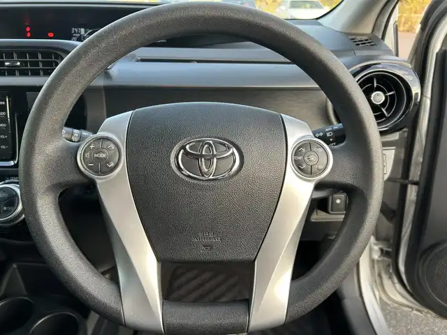 トヨタ アクア S 岡山県 2016(平28)年 16.7万km シルバーM 登録時走行距離166297km/ワンオーナー/純正ナビ/フルセグTV(AM/FM/CD/DVD/Bluetooth)/バックカメラ/ビルトインETC/ドライブレコーダー/トヨタセーフティセンスC/・プリクラッシュセーフティ/・オートマチックハイビーム/・レーンディバーチャーアラート/横滑り防止装置/純正フロアマット/電動格納ミラー/ヘッドライトレベライザー/ステアリングスイッチ/プッシュスタート/スマートキー