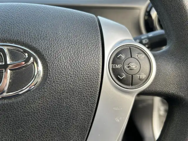 トヨタ アクア S 岡山県 2016(平28)年 16.7万km シルバーM 登録時走行距離166297km/ワンオーナー/純正ナビ/フルセグTV(AM/FM/CD/DVD/Bluetooth)/バックカメラ/ビルトインETC/ドライブレコーダー/トヨタセーフティセンスC/・プリクラッシュセーフティ/・オートマチックハイビーム/・レーンディバーチャーアラート/横滑り防止装置/純正フロアマット/電動格納ミラー/ヘッドライトレベライザー/ステアリングスイッチ/プッシュスタート/スマートキー