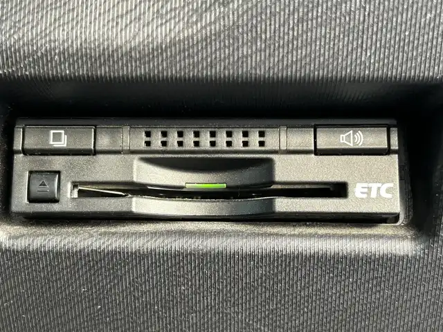 トヨタ アクア S 岡山県 2016(平28)年 16.7万km シルバーM 登録時走行距離166297km/ワンオーナー/純正ナビ/フルセグTV(AM/FM/CD/DVD/Bluetooth)/バックカメラ/ビルトインETC/ドライブレコーダー/トヨタセーフティセンスC/・プリクラッシュセーフティ/・オートマチックハイビーム/・レーンディバーチャーアラート/横滑り防止装置/純正フロアマット/電動格納ミラー/ヘッドライトレベライザー/ステアリングスイッチ/プッシュスタート/スマートキー