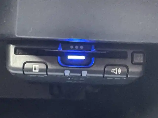 日産 セレナ ハイウェイスター V 兵庫県 2020(令2)年 6.8万km ブリリアントホワイトパール 2トーン 社外7インチナビ/フルセグ/Bluetooth接続/フリップダウンモニター（ALPINE）/両側パワースライドドア/プロパイロット/アラウンドビュー/デジタルインナーミラー/ETC/追従クルーズコントロール/ドアバイザー/純正フロアマット/LEDヘッドライト