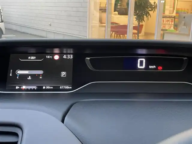 日産 セレナ ハイウェイスター V 兵庫県 2020(令2)年 6.8万km ブリリアントホワイトパール 2トーン 社外7インチナビ/フルセグ/Bluetooth接続/フリップダウンモニター（ALPINE）/両側パワースライドドア/プロパイロット/アラウンドビュー/デジタルインナーミラー/ETC/追従クルーズコントロール/ドアバイザー/純正フロアマット/LEDヘッドライト