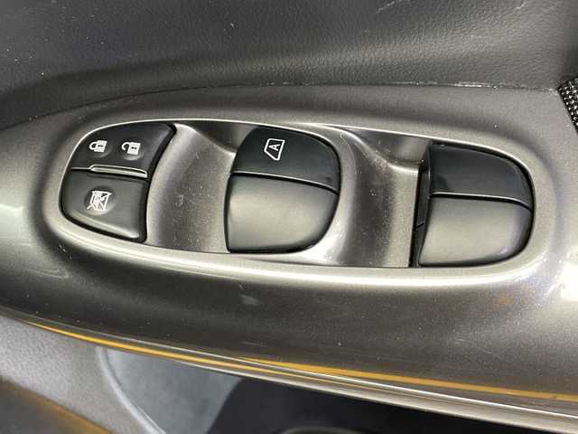 日産 ジューク 15RX Vセレクション 栃木県 2017(平29)年 3.4万km サンライトイエロー 社外ナビ(パナソニック製)/(CD/DVD/フルセグTV/Bluetooth)/全方位リアカメラ/レーンキープアシスト/衝突軽減システム/横滑り防止装置/禁煙車/純正アルミホイール/純正フロアマット/シガーライター/スマートキー/プッシュスタート/盗難防止装置システム/電動格納ミラー