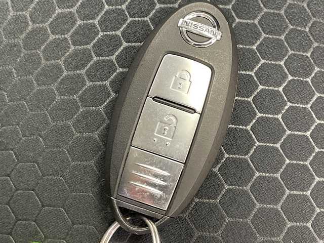 日産 ジューク 15RX Vセレクション 栃木県 2017(平29)年 3.4万km サンライトイエロー 社外ナビ(パナソニック製)/(CD/DVD/フルセグTV/Bluetooth)/全方位リアカメラ/レーンキープアシスト/衝突軽減システム/横滑り防止装置/禁煙車/純正アルミホイール/純正フロアマット/シガーライター/スマートキー/プッシュスタート/盗難防止装置システム/電動格納ミラー