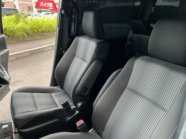 トヨタ ヴォクシー ZS 煌Ⅱ 静岡県 2020(令2)年 4.1万km ブラック ALPINE9型ナビ（フルセグTV/HDMI/BT/DVD)/ALPINE１０inフリップダウンモニター/両側パワースライドドア/バックカメラ/ビルトインETC/オートライト/クルーズコントロール/LEDヘッドライト/クリアランスソナー/アイドリングストップ/純正16inAW/プッシュスタート/スマートキー/スペアキー１/保障証/取扱説明書