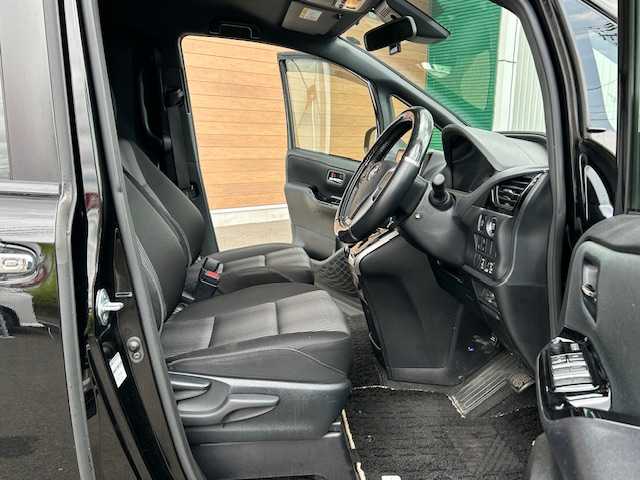 トヨタ ヴォクシー ZS 煌Ⅱ 静岡県 2020(令2)年 4.1万km ブラック ALPINE9型ナビ（フルセグTV/HDMI/BT/DVD)/ALPINE１０inフリップダウンモニター/両側パワースライドドア/バックカメラ/ビルトインETC/オートライト/クルーズコントロール/LEDヘッドライト/クリアランスソナー/アイドリングストップ/純正16inAW/プッシュスタート/スマートキー/スペアキー１/保障証/取扱説明書