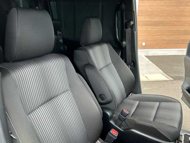 トヨタ ヴォクシー ZS 煌Ⅱ 静岡県 2020(令2)年 4.1万km ブラック ALPINE9型ナビ（フルセグTV/HDMI/BT/DVD)/ALPINE１０inフリップダウンモニター/両側パワースライドドア/バックカメラ/ビルトインETC/オートライト/クルーズコントロール/LEDヘッドライト/クリアランスソナー/アイドリングストップ/純正16inAW/プッシュスタート/スマートキー/スペアキー１/保障証/取扱説明書