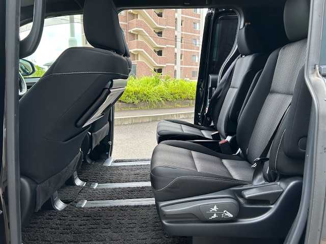 トヨタ ヴォクシー ZS 煌Ⅱ 静岡県 2020(令2)年 4.1万km ブラック ALPINE9型ナビ（フルセグTV/HDMI/BT/DVD)/ALPINE１０inフリップダウンモニター/両側パワースライドドア/バックカメラ/ビルトインETC/オートライト/クルーズコントロール/LEDヘッドライト/クリアランスソナー/アイドリングストップ/純正16inAW/プッシュスタート/スマートキー/スペアキー１/保障証/取扱説明書