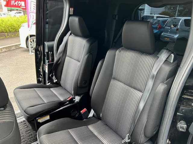 トヨタ ヴォクシー ZS 煌Ⅱ 静岡県 2020(令2)年 4.1万km ブラック ALPINE9型ナビ（フルセグTV/HDMI/BT/DVD)/ALPINE１０inフリップダウンモニター/両側パワースライドドア/バックカメラ/ビルトインETC/オートライト/クルーズコントロール/LEDヘッドライト/クリアランスソナー/アイドリングストップ/純正16inAW/プッシュスタート/スマートキー/スペアキー１/保障証/取扱説明書