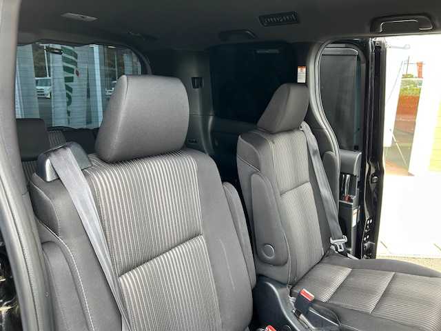 トヨタ ヴォクシー ZS 煌Ⅱ 静岡県 2020(令2)年 4.1万km ブラック ALPINE9型ナビ（フルセグTV/HDMI/BT/DVD)/ALPINE１０inフリップダウンモニター/両側パワースライドドア/バックカメラ/ビルトインETC/オートライト/クルーズコントロール/LEDヘッドライト/クリアランスソナー/アイドリングストップ/純正16inAW/プッシュスタート/スマートキー/スペアキー１/保障証/取扱説明書