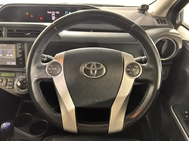 トヨタ アクア G ブラックソフトレザーセレ 佐賀県 2014(平26)年 11.9万km グレーメタリック 純正7型ナビ/ＡＭ/ＦＭ/CD/DVD/Bluetooth/フルセグTV/バックカメラ/コーナーセンサー/合皮シート/ETC/LEDヘッドライト/フォグランプ/オートエアコン/盗難防止装置/横滑り防止装置/オートライト/スマートキー/スペアキー有/プッシュスタート/純正フロアマット/純正15インチアルミホイール	/ドアバイザー/革巻きステリング/ステアリングスイッチ/電動格納ミラー