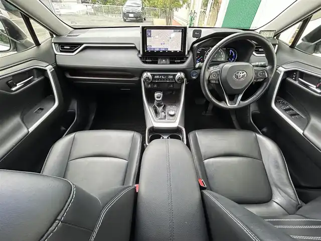 トヨタ ＲＡＶ４ ハイブリットG 福岡県 2019(令1)年 8.3万km ホワイトパールクリスタルシャイン ・純正ナビ　9インチ/（BLUETOOTH/フルセグ/バックカメラ/DVD再生/・ワンオーナー/・ETC/・クルーズコントロール/・コーナーセンサー/・クリアランスソナー/・衝突軽減システム/・レーンキープアシスト/・電動リアゲート/・電動格納ミラー/・純正フロアマット/・CDチェンジャー/・ドアバイザー/・プッシュスタート/・AC100V/・保証書/・取扱説明書