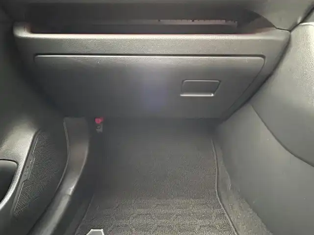 トヨタ ＲＡＶ４ ハイブリットG 福岡県 2019(令1)年 8.3万km ホワイトパールクリスタルシャイン ・純正ナビ　9インチ/（BLUETOOTH/フルセグ/バックカメラ/DVD再生/・ワンオーナー/・ETC/・クルーズコントロール/・コーナーセンサー/・クリアランスソナー/・衝突軽減システム/・レーンキープアシスト/・電動リアゲート/・電動格納ミラー/・純正フロアマット/・CDチェンジャー/・ドアバイザー/・プッシュスタート/・AC100V/・保証書/・取扱説明書