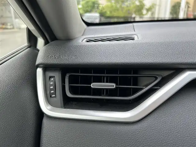 トヨタ ＲＡＶ４ ハイブリットG 福岡県 2019(令1)年 8.3万km ホワイトパールクリスタルシャイン ・純正ナビ　9インチ/（BLUETOOTH/フルセグ/バックカメラ/DVD再生/・ワンオーナー/・ETC/・クルーズコントロール/・コーナーセンサー/・クリアランスソナー/・衝突軽減システム/・レーンキープアシスト/・電動リアゲート/・電動格納ミラー/・純正フロアマット/・CDチェンジャー/・ドアバイザー/・プッシュスタート/・AC100V/・保証書/・取扱説明書