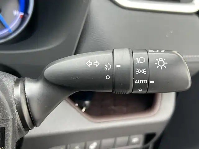 トヨタ ＲＡＶ４ ハイブリットG 福岡県 2019(令1)年 8.3万km ホワイトパールクリスタルシャイン ・純正ナビ　9インチ/（BLUETOOTH/フルセグ/バックカメラ/DVD再生/・ワンオーナー/・ETC/・クルーズコントロール/・コーナーセンサー/・クリアランスソナー/・衝突軽減システム/・レーンキープアシスト/・電動リアゲート/・電動格納ミラー/・純正フロアマット/・CDチェンジャー/・ドアバイザー/・プッシュスタート/・AC100V/・保証書/・取扱説明書