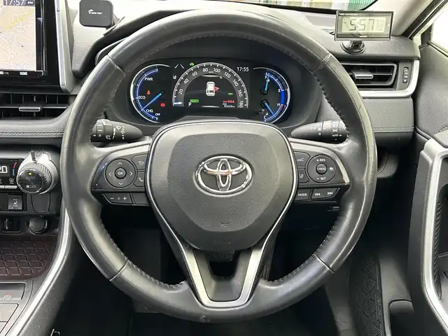 トヨタ ＲＡＶ４ ハイブリットG 福岡県 2019(令1)年 8.3万km ホワイトパールクリスタルシャイン ・純正ナビ　9インチ/（BLUETOOTH/フルセグ/バックカメラ/DVD再生/・ワンオーナー/・ETC/・クルーズコントロール/・コーナーセンサー/・クリアランスソナー/・衝突軽減システム/・レーンキープアシスト/・電動リアゲート/・電動格納ミラー/・純正フロアマット/・CDチェンジャー/・ドアバイザー/・プッシュスタート/・AC100V/・保証書/・取扱説明書