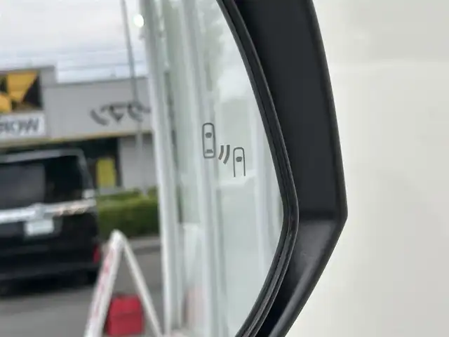 トヨタ ＲＡＶ４ ハイブリットG 福岡県 2019(令1)年 8.3万km ホワイトパールクリスタルシャイン ・純正ナビ　9インチ/（BLUETOOTH/フルセグ/バックカメラ/DVD再生/・ワンオーナー/・ETC/・クルーズコントロール/・コーナーセンサー/・クリアランスソナー/・衝突軽減システム/・レーンキープアシスト/・電動リアゲート/・電動格納ミラー/・純正フロアマット/・CDチェンジャー/・ドアバイザー/・プッシュスタート/・AC100V/・保証書/・取扱説明書