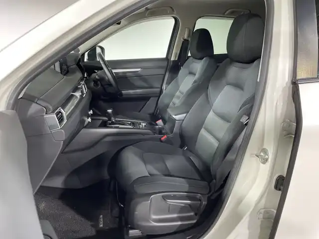 マツダ ＣＸ－５ XD プロアクティブ 神奈川県 2019(平31)年 5.3万km スノーフレイクホワイトパールマイカ i-ACTIVSENSE/・アドバンスト・スマート・シティ・ブレーキ・サポート（夜間歩行者検知機能付き）/・AT誤発進抑制制御/・スマート・シティ・ブレーキ・サポート/・レーンキープ・アシスト・システム/・アダプティブ・LED・ヘッドライト/・ドライバー・アテンション・アラート/・マツダ・レーダー・クルーズ・コントロール/・クルージング＆トラフィック・サポート/・360°ビュー・モニター＋フロントパーキングセンサー/・交通標識認識システム/純正ナビ/・BT/フルセグTV/AUX/USB/AM/FM/BOSEスピーカー/ETC/ドライブレコーダー/MTモード/パワーシート(D)/シートヒーター(D/N)/パワーバックドア/電子サイドブレーキ/オートホールド/革巻きステアリング/ステアリングスイッチ/Autoライト/ステアリングヒーター/アイドリングストップ機能/コーナーセンサー/TVキャンセラー/社外レーダー/電動格納ミラー/ウィンカーミラー/純正アルミホイール/純正フロアマット/ドアバイザー