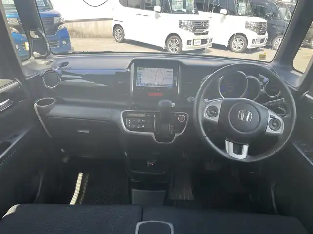 ホンダ Ｎ ＢＯＸ カスタム ターボ SSパッケージ 福岡県 2014(平26)年 9.2万km プレミアムゴールドパープルパール (株)IDOMが運営する【じしゃロン八幡西店】の自社ローン専用車両になります。こちらは現金またはオートローンご利用時の価格です。自社ローンご希望の方は別途その旨お申付けください。/純正メモリナビ【VXM-142VFi】/(Bluetooth/CD/DVD/フルセグTV)/衝突軽減ブレーキ/両側電動スライドドア/クルーズコントロール(追従なし)/社外前後ドライブレコーダー/パドルシフト/横滑り防止機能/ステアリングリモコン/バックカメラ/ETC/エンジンプッシュスタート/純正15インチアルミホイール/カーテンエアバッグ/スマートキー