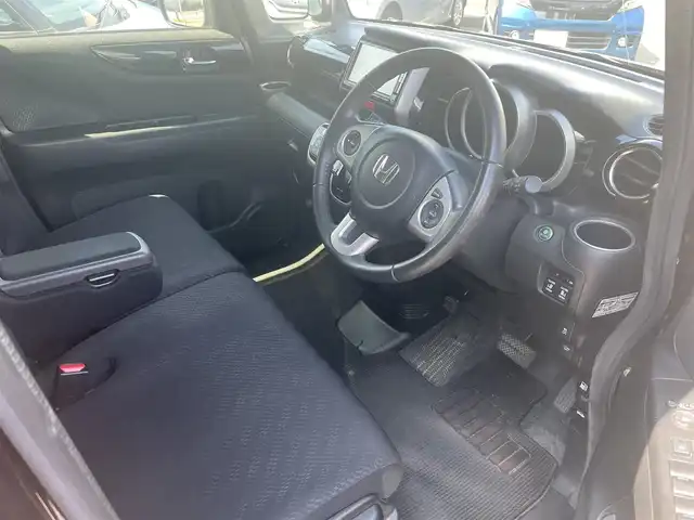 ホンダ Ｎ ＢＯＸ カスタム ターボ SSパッケージ 福岡県 2014(平26)年 9.2万km プレミアムゴールドパープルパール (株)IDOMが運営する【じしゃロン八幡西店】の自社ローン専用車両になります。こちらは現金またはオートローンご利用時の価格です。自社ローンご希望の方は別途その旨お申付けください。/純正メモリナビ【VXM-142VFi】/(Bluetooth/CD/DVD/フルセグTV)/衝突軽減ブレーキ/両側電動スライドドア/クルーズコントロール(追従なし)/社外前後ドライブレコーダー/パドルシフト/横滑り防止機能/ステアリングリモコン/バックカメラ/ETC/エンジンプッシュスタート/純正15インチアルミホイール/カーテンエアバッグ/スマートキー