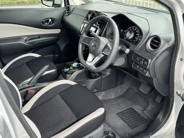 日産 ノート e－パワー B 兵庫県 2020(令2)年 2.9万km ブリリアントシルバー アラウンドビューモニター/インテリジェントルームミラー/カロッツェリアオーディオ/ETC/パーキングセンサー/エマージェンシーブレーキサポート/車線逸脱警報/オートライト/電格ミラー/プッシュスタート/スマートキー