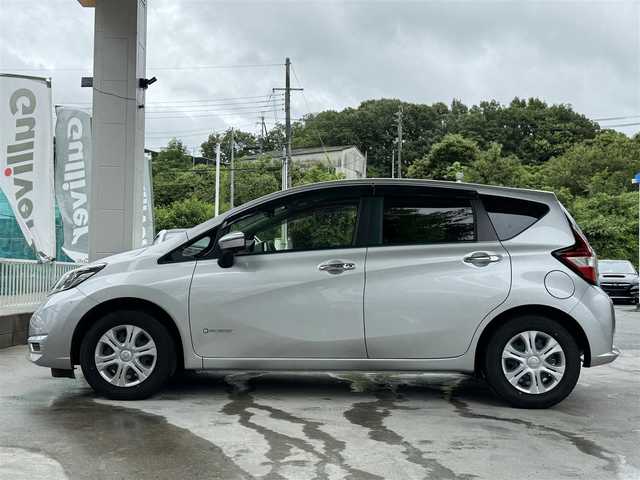 日産 ノート e－パワー B 兵庫県 2020(令2)年 2.9万km ブリリアントシルバー アラウンドビューモニター/インテリジェントルームミラー/カロッツェリアオーディオ/ETC/パーキングセンサー/エマージェンシーブレーキサポート/車線逸脱警報/オートライト/電格ミラー/プッシュスタート/スマートキー