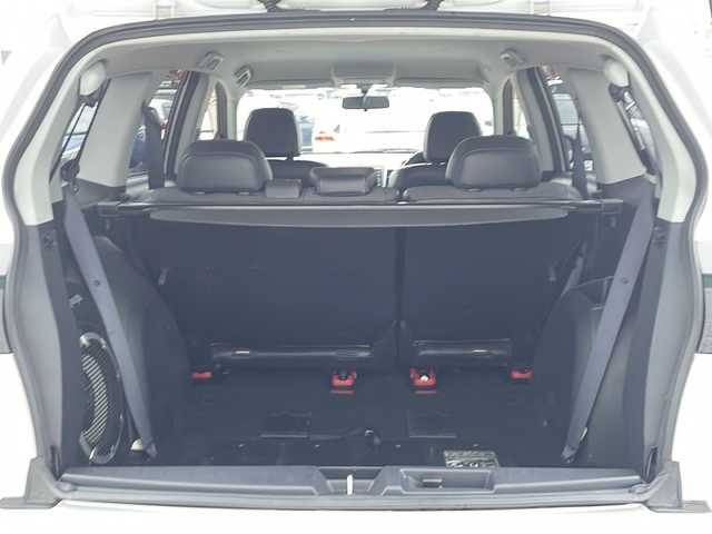 三菱 アウトランダー ナビコレ ROADEST 24G 徳島県 2011(平23)年 11.3万km ピュアホワイトP HDDナビ　J-05/バックカメラ/ETC/LEDヘッドライト/ハーフレザーシート/純正サイドエアロ/純正18インチアルミホイール/パドルシフト/純正フロアマット/純正ドアバイザー/ステアリングリモコン/センターコンソール/取扱説明書