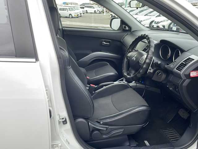 三菱 アウトランダー ナビコレ ROADEST 24G 徳島県 2011(平23)年 11.3万km ピュアホワイトP HDDナビ　J-05/バックカメラ/ETC/LEDヘッドライト/ハーフレザーシート/純正サイドエアロ/純正18インチアルミホイール/パドルシフト/純正フロアマット/純正ドアバイザー/ステアリングリモコン/センターコンソール/取扱説明書