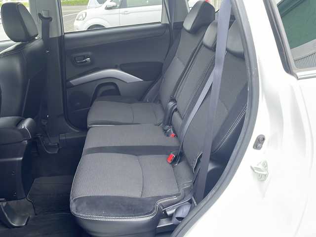 三菱 アウトランダー ナビコレ ROADEST 24G 徳島県 2011(平23)年 11.3万km ピュアホワイトP HDDナビ　J-05/バックカメラ/ETC/LEDヘッドライト/ハーフレザーシート/純正サイドエアロ/純正18インチアルミホイール/パドルシフト/純正フロアマット/純正ドアバイザー/ステアリングリモコン/センターコンソール/取扱説明書