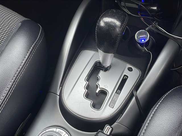 三菱 アウトランダー ナビコレ ROADEST 24G 徳島県 2011(平23)年 11.3万km ピュアホワイトP HDDナビ　J-05/バックカメラ/ETC/LEDヘッドライト/ハーフレザーシート/純正サイドエアロ/純正18インチアルミホイール/パドルシフト/純正フロアマット/純正ドアバイザー/ステアリングリモコン/センターコンソール/取扱説明書