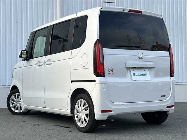 ホンダ Ｎ ＢＯＸ カスタム 三重県 2024(令6)年 0.4万km プラチナホワイトパール ホンダセンシング　/片側パワースライドドア　/スペアキー　/ＥＴＣ　/ＵＳＢ給電　/ＬＥＤヘッドライト　/オートライト/前後コーナーセンサー　/レーダークルーズコントロール　/レーンキープアシスト　/純正フロアマット　/ウィンカーミラー/ステアリングスイッチ/電動格納ミラー/禁煙車