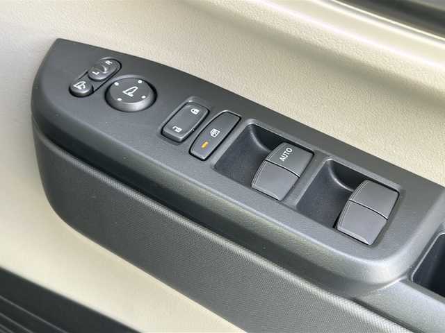 ホンダ Ｎ ＢＯＸ カスタム 三重県 2024(令6)年 0.4万km プラチナホワイトパール ホンダセンシング　/片側パワースライドドア　/スペアキー　/ＥＴＣ　/ＵＳＢ給電　/ＬＥＤヘッドライト　/オートライト/前後コーナーセンサー　/レーダークルーズコントロール　/レーンキープアシスト　/純正フロアマット　/ウィンカーミラー/ステアリングスイッチ/電動格納ミラー/禁煙車