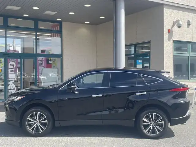 トヨタ ハリアー G 愛知県 2023(令5)年 1.9万km ブラック 禁煙車/純正HDDナビ/　AM/FM/USB/BT/フルセグTV/Miracast/ビルトインETC2.0/オートマチックハイビーム（AHB）/アダプティブクルーズコントロール（ACC）/レーンデパーチャーアラート（LDA）/プリクラッシュセーフティ（PCS）/前後クリアランスソナー（ICS）/パワーバックドア/デジタルインナーミラー/横滑り防止装置/電子パーキング/本革巻きステアリング/ステアリングスイッチ/純正18インチAW/純正フロアマット/LEDヘッドライト/フォグランプ/オートライト/W＋サイドエアバッグ/保証書/取説