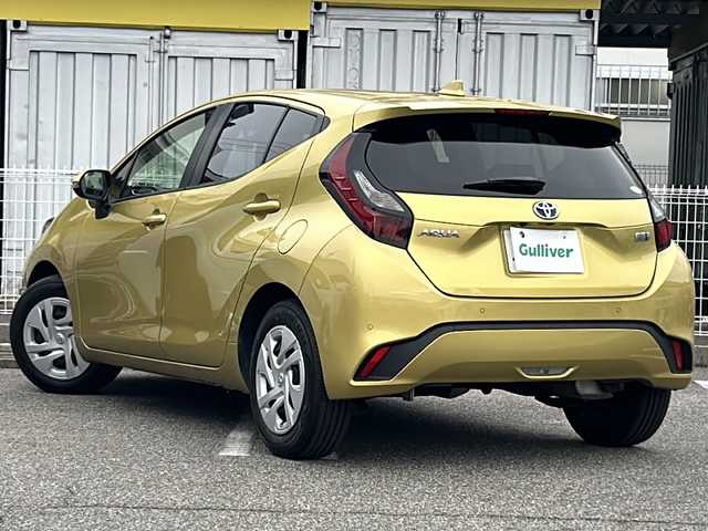 トヨタ アクア G 愛知県 2021(令3)年 10.1万km ブラスゴールドメタリック /純正メモリナビ//純正フルセグTV//AM/FM/DVD/CD/BT/USB//バックカメラ//ビルトインETC2.0//前後ドライブレコーダー//AC100V//追従機能付きクルーズコントロール//横滑り防止装置//衝突被害軽減ブレーキ//レーンアシスト//先行車発進告知機能//手動光軸調整ダイヤル//DRIVE/EV MODE//ステアスイッチ//純正LEDオートライト//オートハイビーム//純正フロアマット//ISOFIX//ライト付きバニティミラー//イモビライザー//本革巻きステアリング//ダブルエアバック//スマートキー//スペアキー1本//取扱説明書//ナビ説明書//保証書//記録簿(R5/R6/R7)