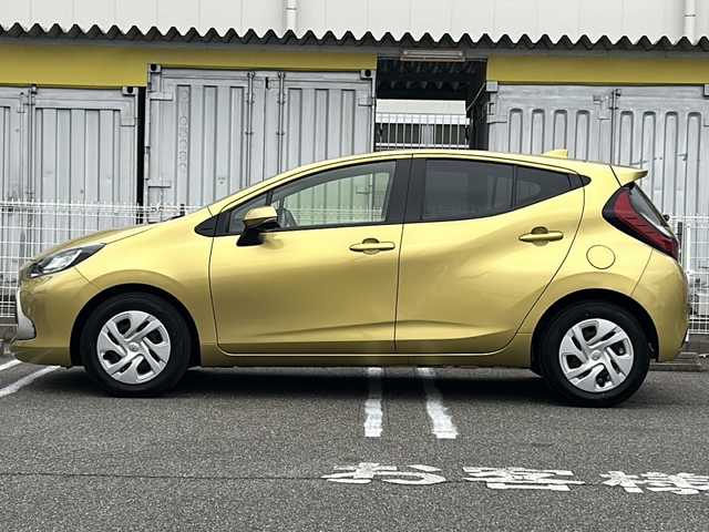 トヨタ アクア G 愛知県 2021(令3)年 10.1万km ブラスゴールドメタリック /純正メモリナビ//純正フルセグTV//AM/FM/DVD/CD/BT/USB//バックカメラ//ビルトインETC2.0//前後ドライブレコーダー//AC100V//追従機能付きクルーズコントロール//横滑り防止装置//衝突被害軽減ブレーキ//レーンアシスト//先行車発進告知機能//手動光軸調整ダイヤル//DRIVE/EV MODE//ステアスイッチ//純正LEDオートライト//オートハイビーム//純正フロアマット//ISOFIX//ライト付きバニティミラー//イモビライザー//本革巻きステアリング//ダブルエアバック//スマートキー//スペアキー1本//取扱説明書//ナビ説明書//保証書//記録簿(R5/R6/R7)