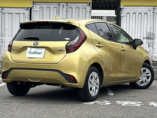 トヨタ アクア G 愛知県 2021(令3)年 10.1万km ブラスゴールドメタリック /純正メモリナビ//純正フルセグTV//AM/FM/DVD/CD/BT/USB//バックカメラ//ビルトインETC2.0//前後ドライブレコーダー//AC100V//追従機能付きクルーズコントロール//横滑り防止装置//衝突被害軽減ブレーキ//レーンアシスト//先行車発進告知機能//手動光軸調整ダイヤル//DRIVE/EV MODE//ステアスイッチ//純正LEDオートライト//オートハイビーム//純正フロアマット//ISOFIX//ライト付きバニティミラー//イモビライザー//本革巻きステアリング//ダブルエアバック//スマートキー//スペアキー1本//取扱説明書//ナビ説明書//保証書//記録簿(R5/R6/R7)