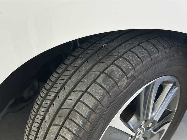 トヨタ ノア 宮城県 2018(平30)年 5.6万km ホワイトパールクリスタルシャイン 禁煙車/トヨタセーフティーセンス/・プリクラッシュセーフティーシステム/・オートマチックハイビーム/・レーンディバーチャーアラート/・クルーズコントロール/純正10インチナビ/（BT.AM.FM.CD.DVD.SD）/バックカメラ/フルセグテレビ/ビルトインETC2.0/前方ドライブレコーダー/両側パワースライドドア/プッシュスタート/スマートキー/革巻きステアリング/ステアリングスイッチ/ハーフレザーシート/3列シート/ロールサンシェード/シートバックテーブル/純正フロアマット/純正16インチアルミホイール/LEDヘッドライト/LEDフォグランプ/純正ドアバイザー/横滑り防止機能/アイドリングストップ