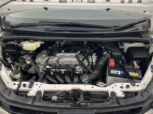 トヨタ ノア 宮城県 2018(平30)年 5.6万km ホワイトパールクリスタルシャイン 禁煙車/トヨタセーフティーセンス/・プリクラッシュセーフティーシステム/・オートマチックハイビーム/・レーンディバーチャーアラート/・クルーズコントロール/純正10インチナビ/（BT.AM.FM.CD.DVD.SD）/バックカメラ/フルセグテレビ/ビルトインETC2.0/前方ドライブレコーダー/両側パワースライドドア/プッシュスタート/スマートキー/革巻きステアリング/ステアリングスイッチ/ハーフレザーシート/3列シート/ロールサンシェード/シートバックテーブル/純正フロアマット/純正16インチアルミホイール/LEDヘッドライト/LEDフォグランプ/純正ドアバイザー/横滑り防止機能/アイドリングストップ