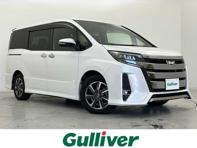 トヨタ ノア 宮城県 2018(平30)年 5.6万km ホワイトパールクリスタルシャイン 禁煙車/トヨタセーフティーセンス/・プリクラッシュセーフティーシステム/・オートマチックハイビーム/・レーンディバーチャーアラート/・クルーズコントロール/純正10インチナビ/（BT.AM.FM.CD.DVD.SD）/バックカメラ/フルセグテレビ/ビルトインETC2.0/前方ドライブレコーダー/両側パワースライドドア/プッシュスタート/スマートキー/革巻きステアリング/ステアリングスイッチ/ハーフレザーシート/3列シート/ロールサンシェード/シートバックテーブル/純正フロアマット/純正16インチアルミホイール/LEDヘッドライト/LEDフォグランプ/純正ドアバイザー/横滑り防止機能/アイドリングストップ
