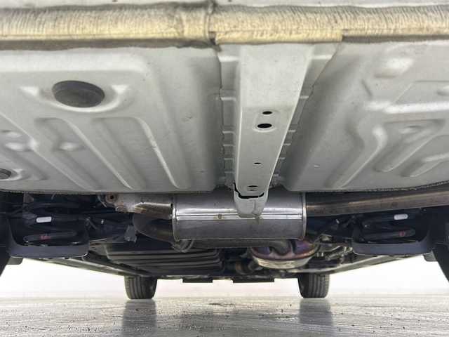 トヨタ ノア 宮城県 2018(平30)年 5.6万km ホワイトパールクリスタルシャイン 禁煙車/トヨタセーフティーセンス/・プリクラッシュセーフティーシステム/・オートマチックハイビーム/・レーンディバーチャーアラート/・クルーズコントロール/純正10インチナビ/（BT.AM.FM.CD.DVD.SD）/バックカメラ/フルセグテレビ/ビルトインETC2.0/前方ドライブレコーダー/両側パワースライドドア/プッシュスタート/スマートキー/革巻きステアリング/ステアリングスイッチ/ハーフレザーシート/3列シート/ロールサンシェード/シートバックテーブル/純正フロアマット/純正16インチアルミホイール/LEDヘッドライト/LEDフォグランプ/純正ドアバイザー/横滑り防止機能/アイドリングストップ