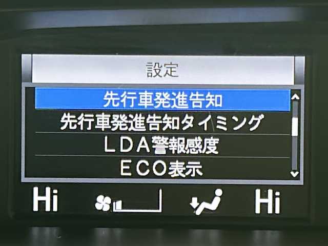 トヨタ ノア 宮城県 2018(平30)年 5.6万km ホワイトパールクリスタルシャイン 禁煙車/トヨタセーフティーセンス/・プリクラッシュセーフティーシステム/・オートマチックハイビーム/・レーンディバーチャーアラート/・クルーズコントロール/純正10インチナビ/（BT.AM.FM.CD.DVD.SD）/バックカメラ/フルセグテレビ/ビルトインETC2.0/前方ドライブレコーダー/両側パワースライドドア/プッシュスタート/スマートキー/革巻きステアリング/ステアリングスイッチ/ハーフレザーシート/3列シート/ロールサンシェード/シートバックテーブル/純正フロアマット/純正16インチアルミホイール/LEDヘッドライト/LEDフォグランプ/純正ドアバイザー/横滑り防止機能/アイドリングストップ