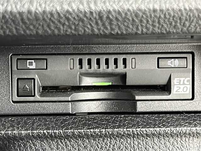 トヨタ ノア 宮城県 2018(平30)年 5.6万km ホワイトパールクリスタルシャイン 禁煙車/トヨタセーフティーセンス/・プリクラッシュセーフティーシステム/・オートマチックハイビーム/・レーンディバーチャーアラート/・クルーズコントロール/純正10インチナビ/（BT.AM.FM.CD.DVD.SD）/バックカメラ/フルセグテレビ/ビルトインETC2.0/前方ドライブレコーダー/両側パワースライドドア/プッシュスタート/スマートキー/革巻きステアリング/ステアリングスイッチ/ハーフレザーシート/3列シート/ロールサンシェード/シートバックテーブル/純正フロアマット/純正16インチアルミホイール/LEDヘッドライト/LEDフォグランプ/純正ドアバイザー/横滑り防止機能/アイドリングストップ