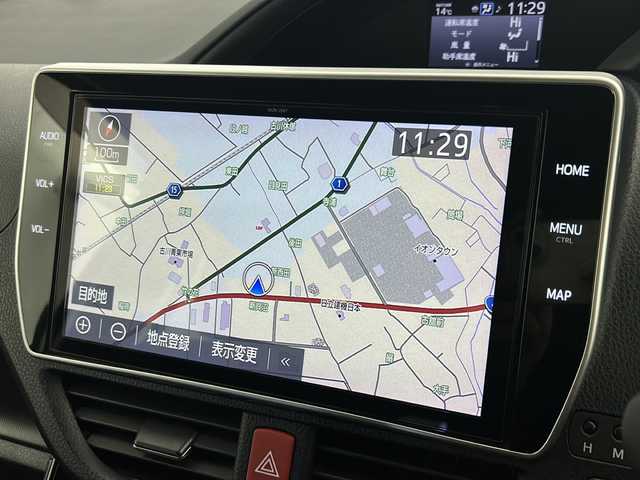 トヨタ ノア 宮城県 2018(平30)年 5.6万km ホワイトパールクリスタルシャイン 禁煙車/トヨタセーフティーセンス/・プリクラッシュセーフティーシステム/・オートマチックハイビーム/・レーンディバーチャーアラート/・クルーズコントロール/純正10インチナビ/（BT.AM.FM.CD.DVD.SD）/バックカメラ/フルセグテレビ/ビルトインETC2.0/前方ドライブレコーダー/両側パワースライドドア/プッシュスタート/スマートキー/革巻きステアリング/ステアリングスイッチ/ハーフレザーシート/3列シート/ロールサンシェード/シートバックテーブル/純正フロアマット/純正16インチアルミホイール/LEDヘッドライト/LEDフォグランプ/純正ドアバイザー/横滑り防止機能/アイドリングストップ