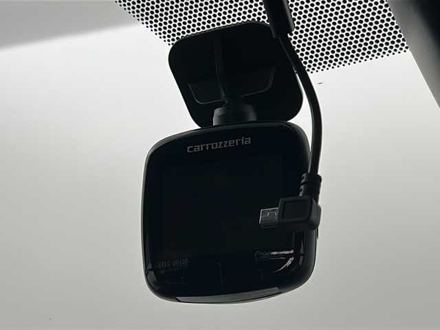 トヨタ ノア 宮城県 2018(平30)年 5.6万km ホワイトパールクリスタルシャイン 禁煙車/トヨタセーフティーセンス/・プリクラッシュセーフティーシステム/・オートマチックハイビーム/・レーンディバーチャーアラート/・クルーズコントロール/純正10インチナビ/（BT.AM.FM.CD.DVD.SD）/バックカメラ/フルセグテレビ/ビルトインETC2.0/前方ドライブレコーダー/両側パワースライドドア/プッシュスタート/スマートキー/革巻きステアリング/ステアリングスイッチ/ハーフレザーシート/3列シート/ロールサンシェード/シートバックテーブル/純正フロアマット/純正16インチアルミホイール/LEDヘッドライト/LEDフォグランプ/純正ドアバイザー/横滑り防止機能/アイドリングストップ