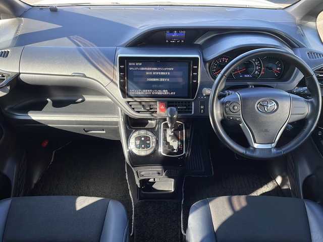 トヨタ ノア 宮城県 2018(平30)年 5.6万km ホワイトパールクリスタルシャイン 禁煙車/トヨタセーフティーセンス/・プリクラッシュセーフティーシステム/・オートマチックハイビーム/・レーンディバーチャーアラート/・クルーズコントロール/純正10インチナビ/（BT.AM.FM.CD.DVD.SD）/バックカメラ/フルセグテレビ/ビルトインETC2.0/前方ドライブレコーダー/両側パワースライドドア/プッシュスタート/スマートキー/革巻きステアリング/ステアリングスイッチ/ハーフレザーシート/3列シート/ロールサンシェード/シートバックテーブル/純正フロアマット/純正16インチアルミホイール/LEDヘッドライト/LEDフォグランプ/純正ドアバイザー/横滑り防止機能/アイドリングストップ