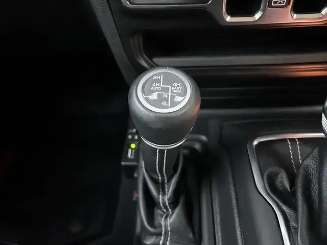 クライスラー・ジープ ラングラー アンリミテッド サハラ 石川県 2021(令3)年 3.4万km ブライトホワイト ワンオーナー/4WD/純正ナビ/　Bluetooth・USB・AUX・AppleCarPlay/ALPINEサウンド/フルセグTV/ETC2.0/バックカメラ/前後ドライブレコーダー/アダプティブクルーズコントロール/ブラインドスポットモニター/シートヒーター/ステアリングヒーター/アンチロック・ブレーキ・システム/衝突被害軽減システム/横滑り防止装置/前後コーナーセンサー/盗難防止装置/オートマチックハイビーム/ダウンヒルアシストコントロール/純正アルミホイール/スマートキー