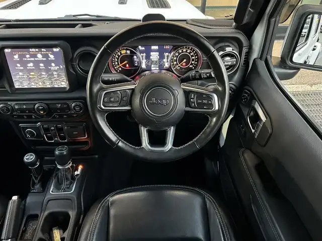 クライスラー・ジープ ラングラー アンリミテッド サハラ 石川県 2021(令3)年 3.4万km ブライトホワイト ワンオーナー/4WD/純正ナビ/　Bluetooth・USB・AUX・AppleCarPlay/ALPINEサウンド/フルセグTV/ETC2.0/バックカメラ/前後ドライブレコーダー/アダプティブクルーズコントロール/ブラインドスポットモニター/シートヒーター/ステアリングヒーター/アンチロック・ブレーキ・システム/衝突被害軽減システム/横滑り防止装置/前後コーナーセンサー/盗難防止装置/オートマチックハイビーム/ダウンヒルアシストコントロール/純正アルミホイール/スマートキー