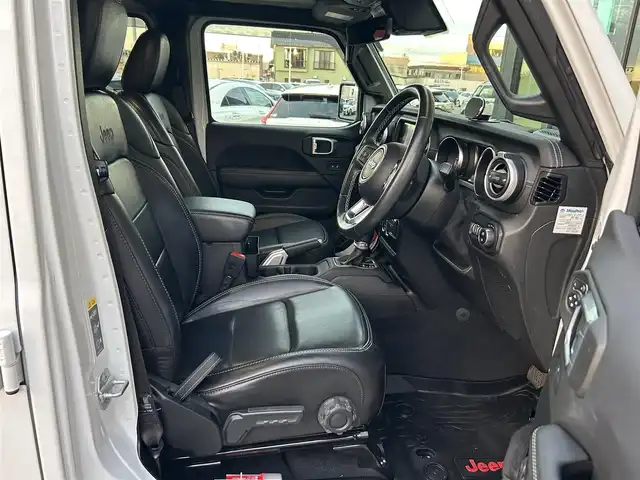 クライスラー・ジープ ラングラー アンリミテッド サハラ 石川県 2021(令3)年 3.4万km ブライトホワイト ワンオーナー/4WD/純正ナビ/　Bluetooth・USB・AUX・AppleCarPlay/ALPINEサウンド/フルセグTV/ETC2.0/バックカメラ/前後ドライブレコーダー/アダプティブクルーズコントロール/ブラインドスポットモニター/シートヒーター/ステアリングヒーター/アンチロック・ブレーキ・システム/衝突被害軽減システム/横滑り防止装置/前後コーナーセンサー/盗難防止装置/オートマチックハイビーム/ダウンヒルアシストコントロール/純正アルミホイール/スマートキー