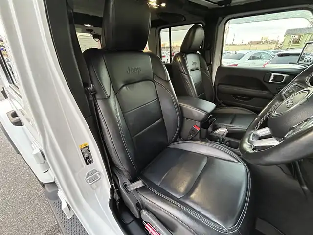 クライスラー・ジープ ラングラー アンリミテッド サハラ 石川県 2021(令3)年 3.4万km ブライトホワイト ワンオーナー/4WD/純正ナビ/　Bluetooth・USB・AUX・AppleCarPlay/ALPINEサウンド/フルセグTV/ETC2.0/バックカメラ/前後ドライブレコーダー/アダプティブクルーズコントロール/ブラインドスポットモニター/シートヒーター/ステアリングヒーター/アンチロック・ブレーキ・システム/衝突被害軽減システム/横滑り防止装置/前後コーナーセンサー/盗難防止装置/オートマチックハイビーム/ダウンヒルアシストコントロール/純正アルミホイール/スマートキー